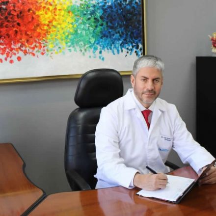 Dr. Jos&eacute; Gaibor: Ur&oacute;logo en Quito